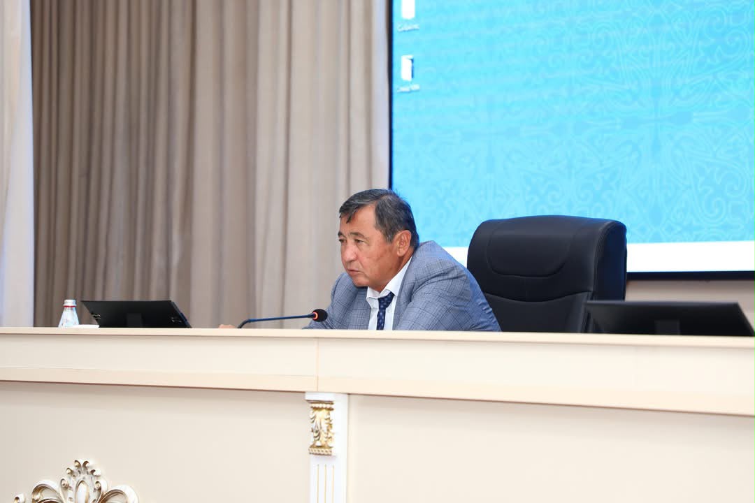 МАҚТААРАЛ АУДАНЫНЫҢ ӘКІМІ АППАРАТТЫҚ МӘЖІЛІСТЕ НАҚТЫ ТАПСЫРМАЛАР БЕРДІ